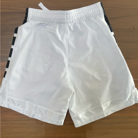 Nike DriFit Boys shorts - Picture 3 of 4